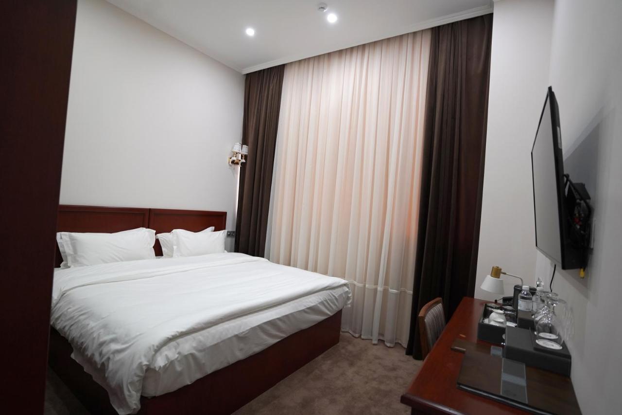 Aura Hotel Tashkent Bagian luar foto