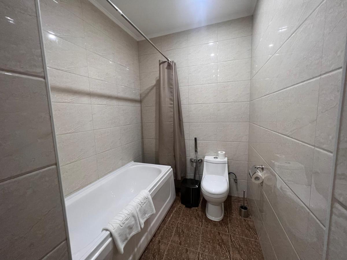 Aura Hotel Tashkent Bagian luar foto